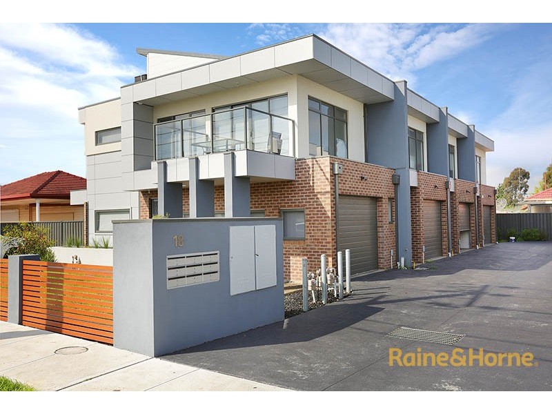 2/18-20 Northumberland Road, Sunshine North VIC 3020