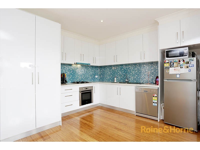 2/18-20 Northumberland Road, Sunshine North VIC 3020