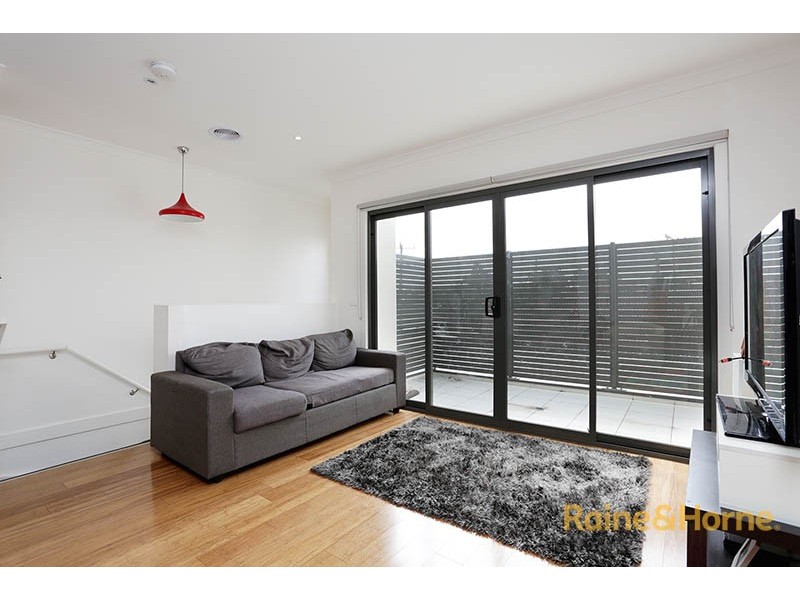 2/18-20 Northumberland Road, Sunshine North VIC 3020