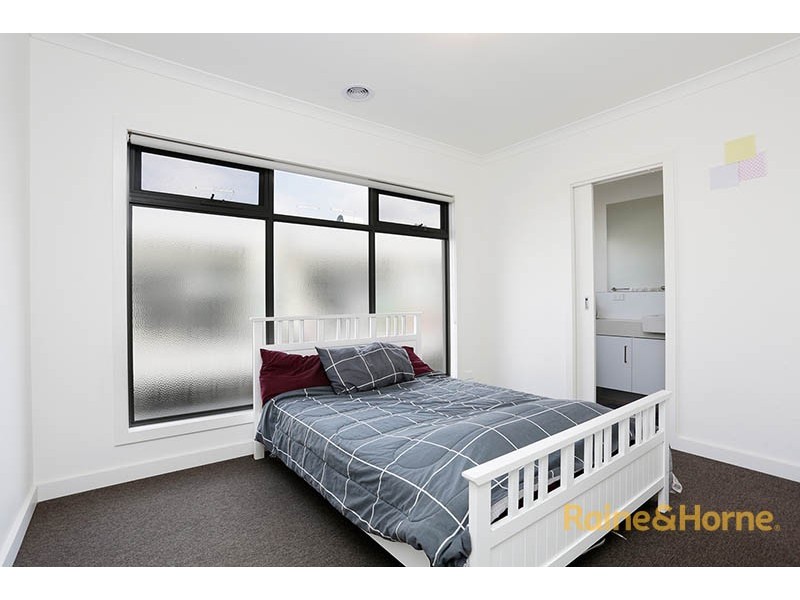 2/18-20 Northumberland Road, Sunshine North VIC 3020