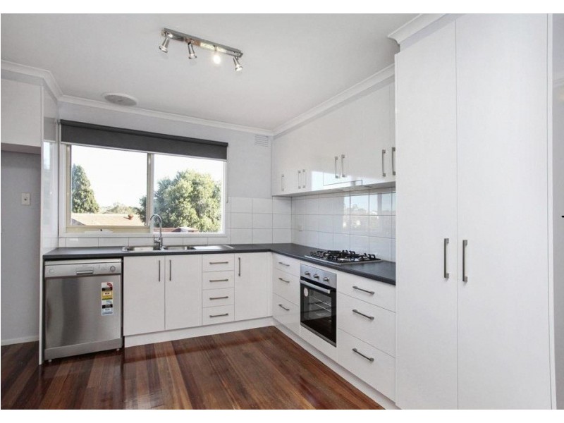 8 Kingsmere Close, Gladstone Park VIC 3043