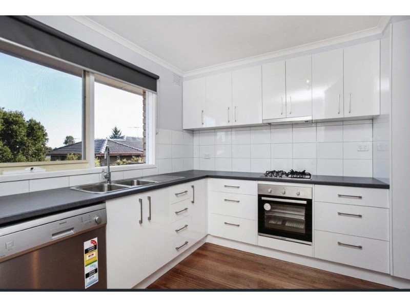 8 Kingsmere Close, Gladstone Park VIC 3043