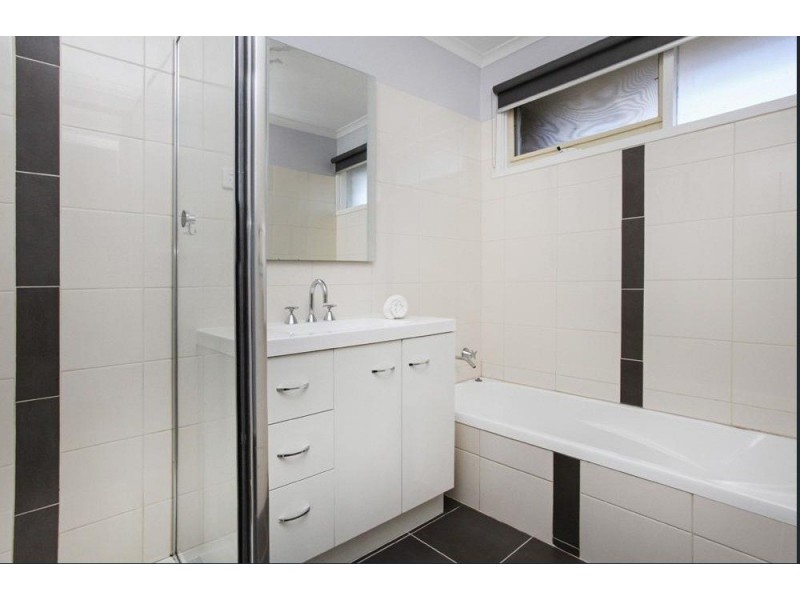 8 Kingsmere Close, Gladstone Park VIC 3043