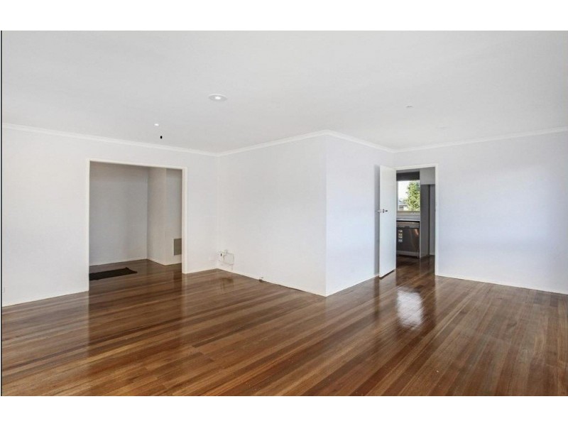 8 Kingsmere Close, Gladstone Park VIC 3043