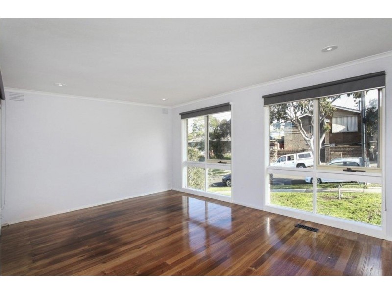 8 Kingsmere Close, Gladstone Park VIC 3043