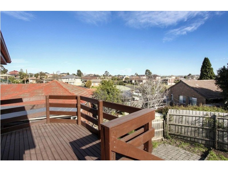 8 Kingsmere Close, Gladstone Park VIC 3043