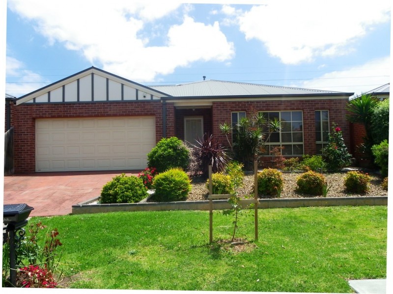 33 Rutherglen Crescent, Gowanbrae VIC 3043