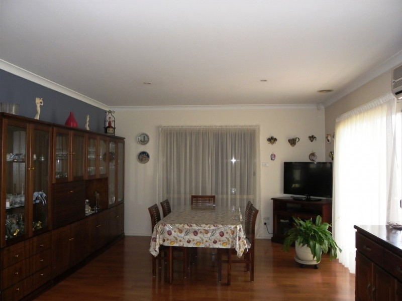 33 Rutherglen Crescent, Gowanbrae VIC 3043