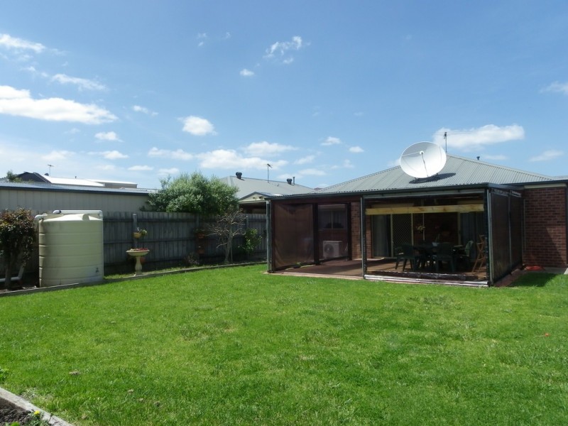 33 Rutherglen Crescent, Gowanbrae VIC 3043