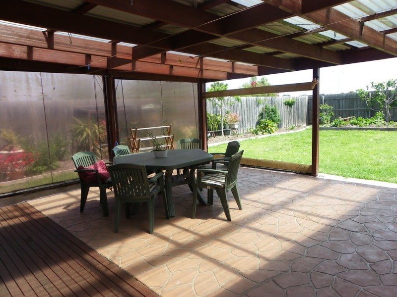 33 Rutherglen Crescent, Gowanbrae VIC 3043