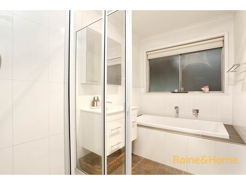 5 Aroona Court, Aberfeldie VIC 3040