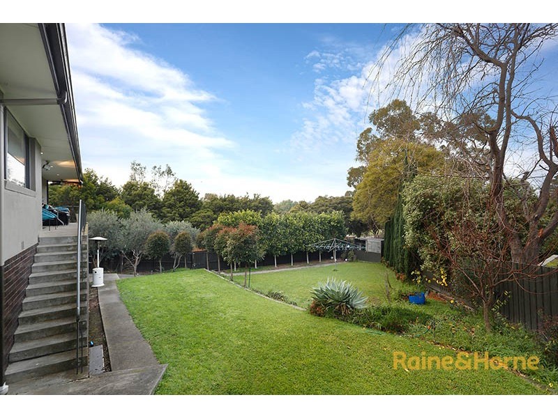 5 Aroona Court, Aberfeldie VIC 3040