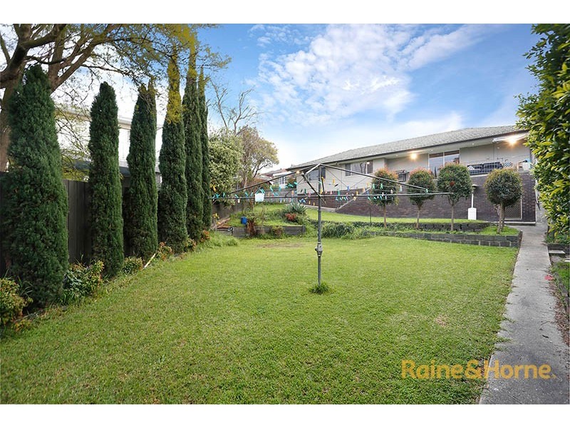 5 Aroona Court, Aberfeldie VIC 3040