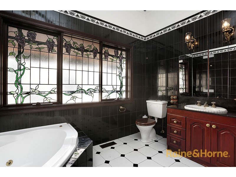 37 Daisy Street, Essendon VIC 3040