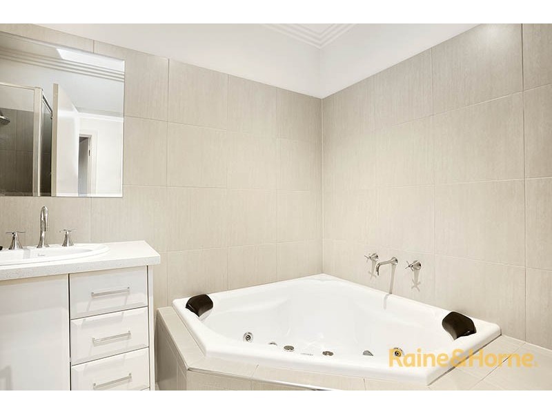 13 Hillside Crescent, Maribyrnong VIC 3032