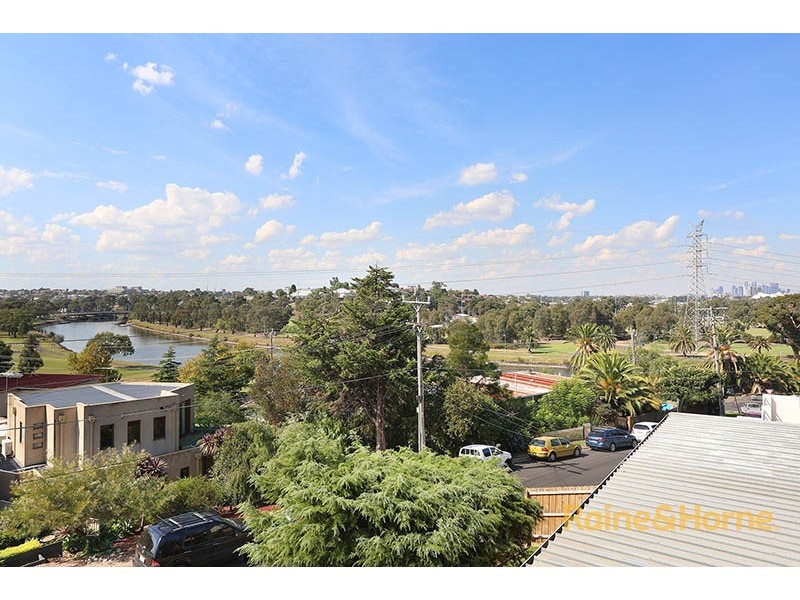 13 Hillside Crescent, Maribyrnong VIC 3032