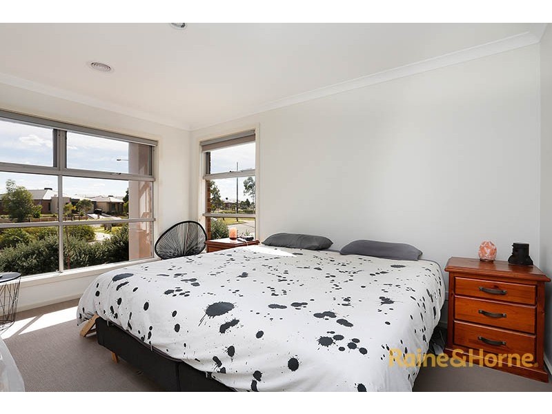 6 Sherford Way, Melton South VIC 3338