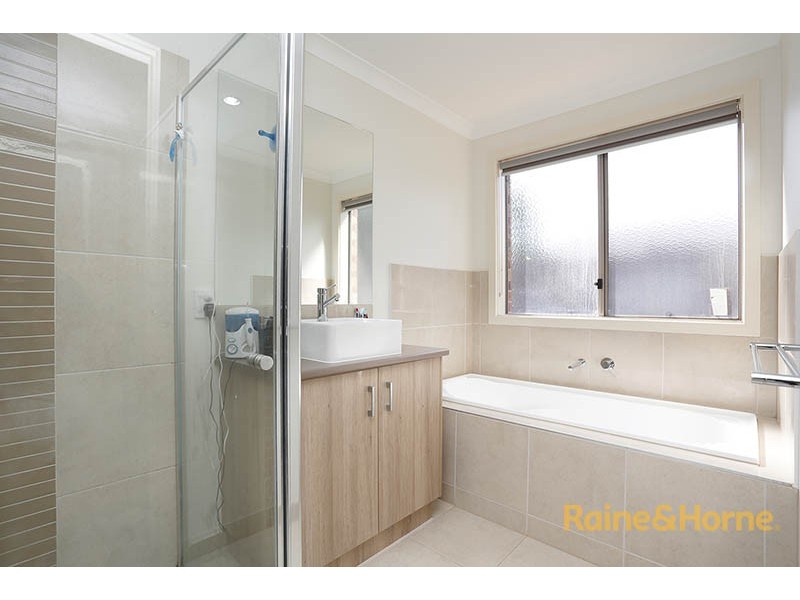 6 Sherford Way, Melton South VIC 3338