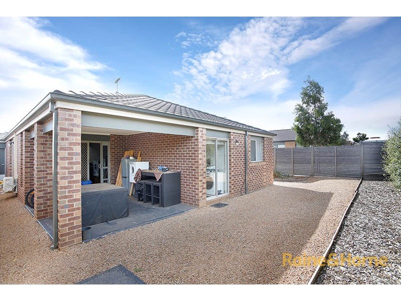 6 Sherford Way, Melton South VIC 3338