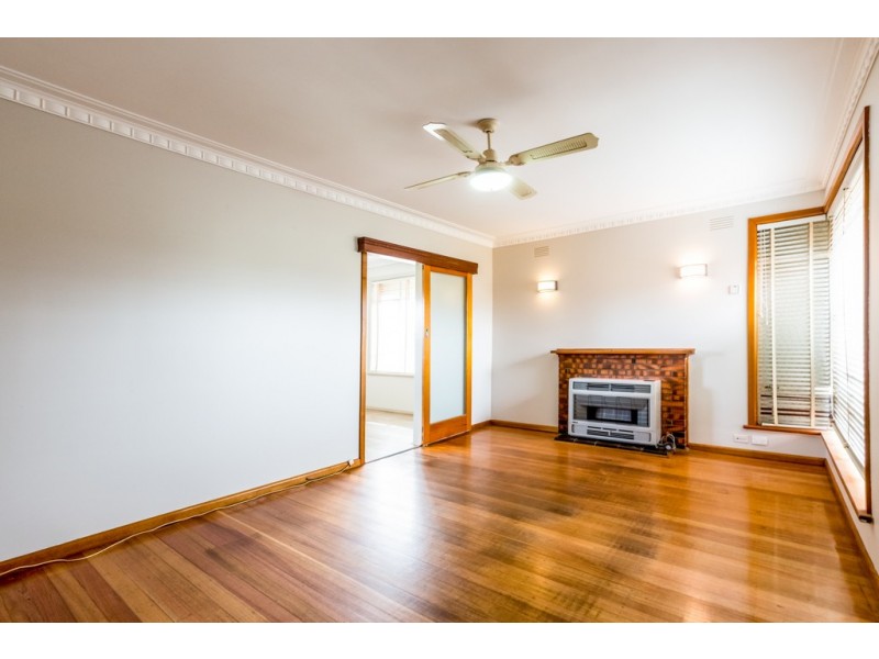 35 Chelmsford Crescent, St Albans VIC 3021