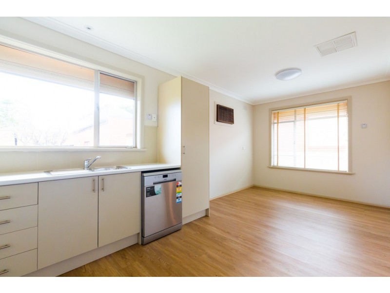 35 Chelmsford Crescent, St Albans VIC 3021