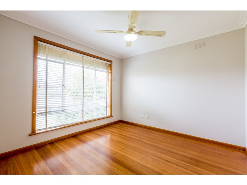 35 Chelmsford Crescent, St Albans VIC 3021