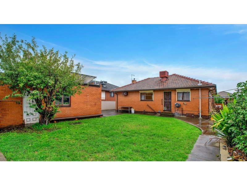 35 Chelmsford Crescent, St Albans VIC 3021