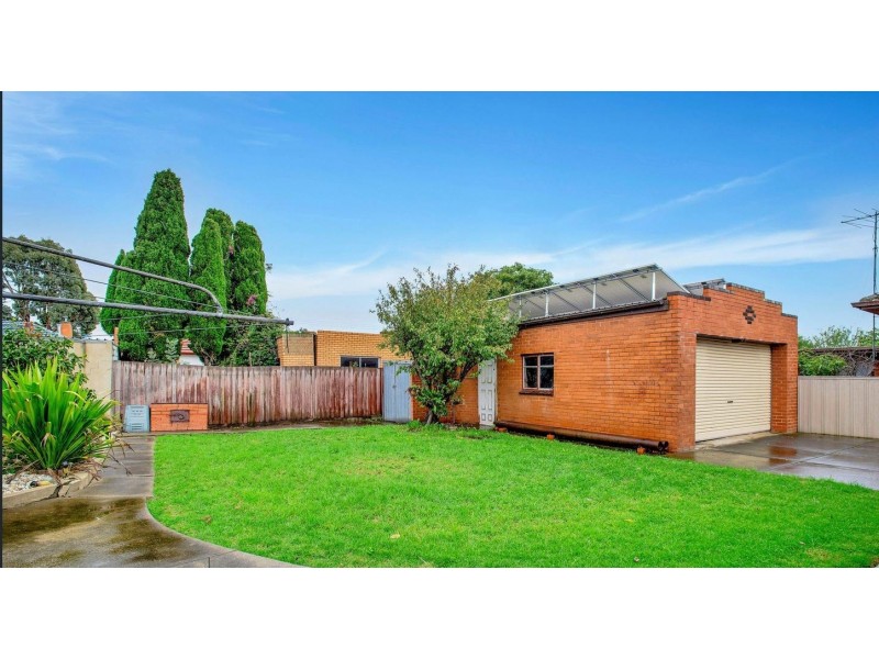35 Chelmsford Crescent, St Albans VIC 3021