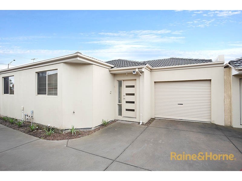 2/4 Levenia Street, St Albans VIC 3021