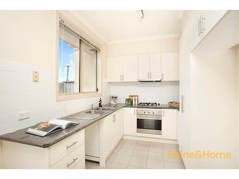 2/4 Levenia Street, St Albans VIC 3021