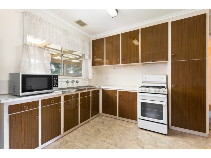 18 Glenys Avenue, Airport West VIC 3042