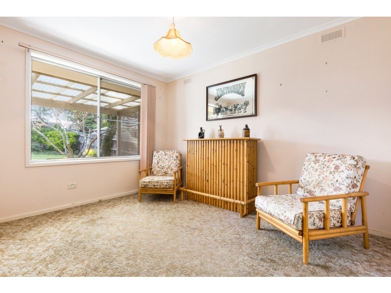 18 Glenys Avenue, Airport West VIC 3042