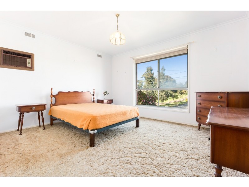 18 Glenys Avenue, Airport West VIC 3042