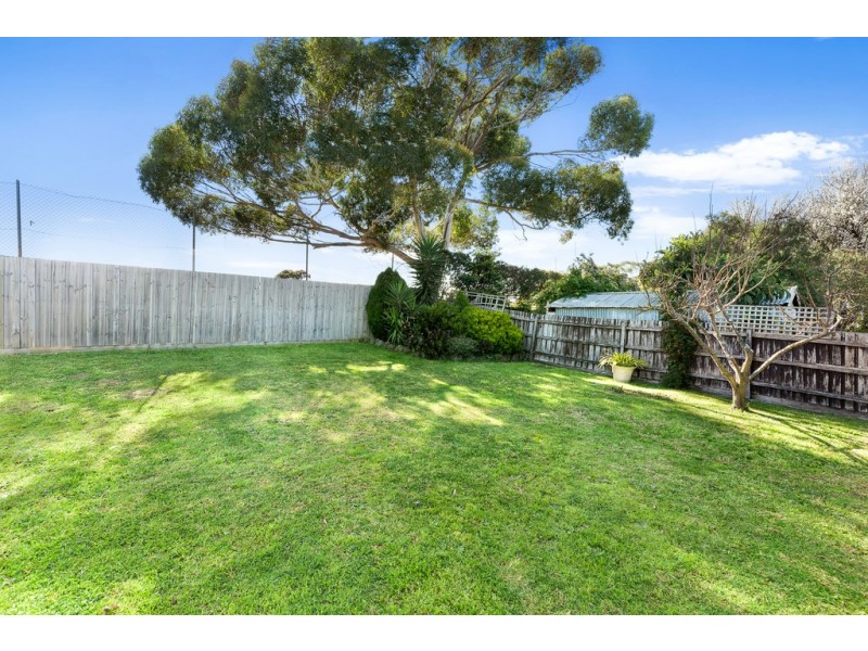 18 Glenys Avenue, Airport West VIC 3042