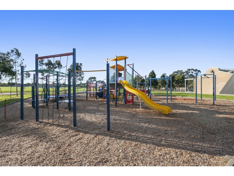 18 Glenys Avenue, Airport West VIC 3042