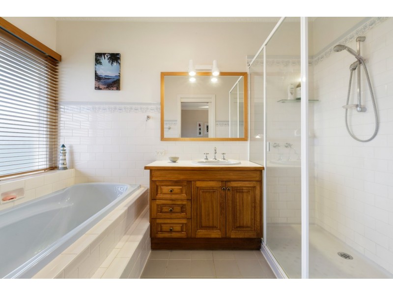 4 Hunt Crescent, Ascot Vale VIC 3032