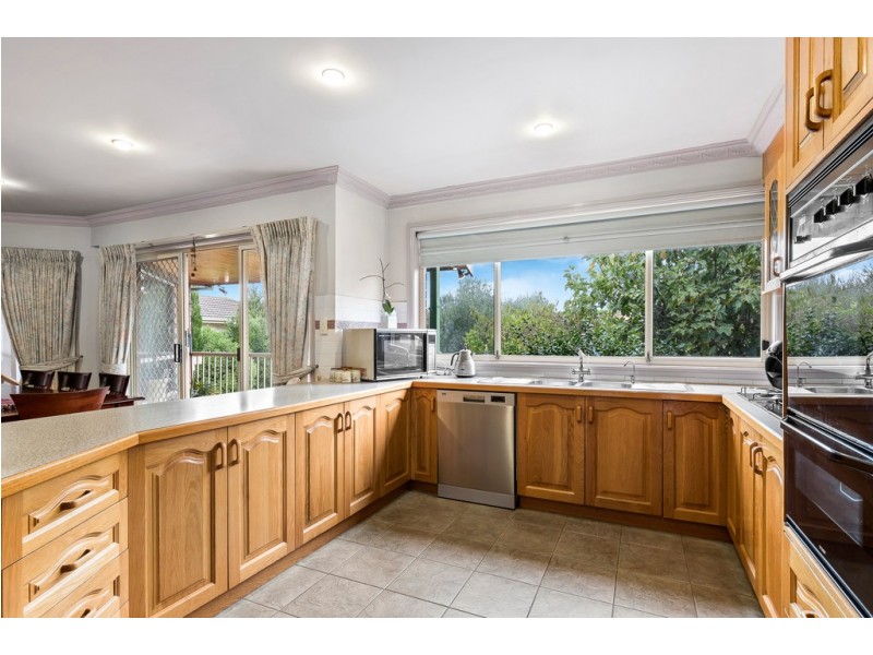 15 Incana Drive, Mill Park VIC 3082