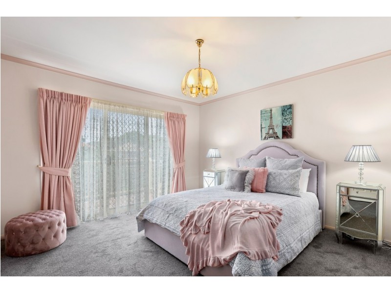 15 Incana Drive, Mill Park VIC 3082