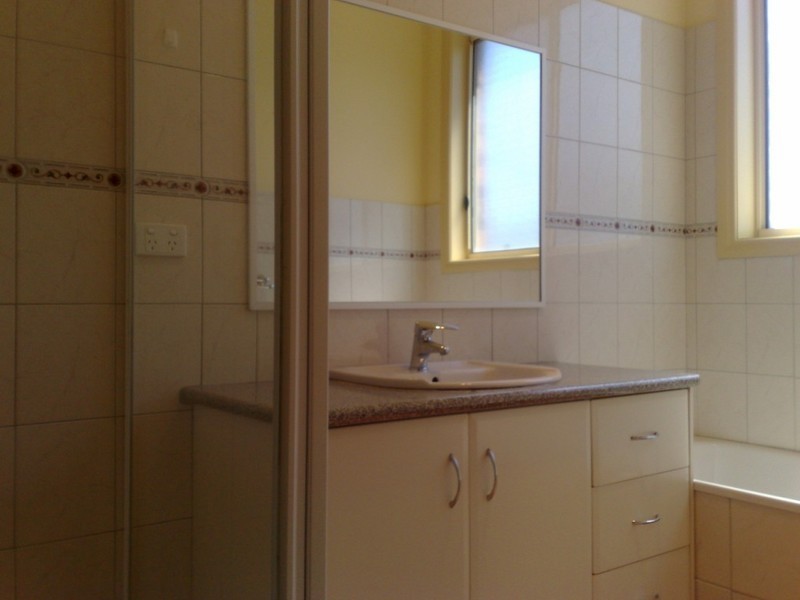 27 Cypress Way, Maribyrnong VIC 3032