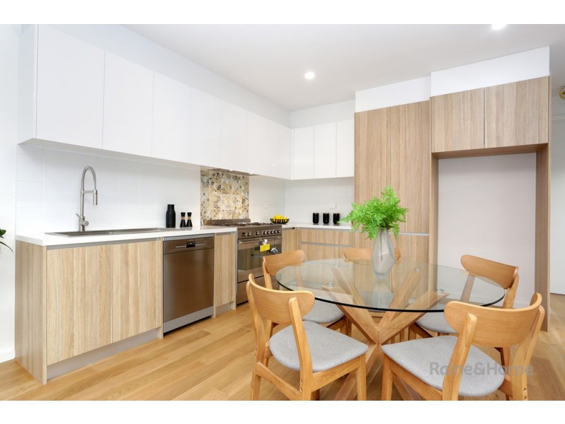 1/8 Hillside Crescent, Maribyrnong VIC 3032