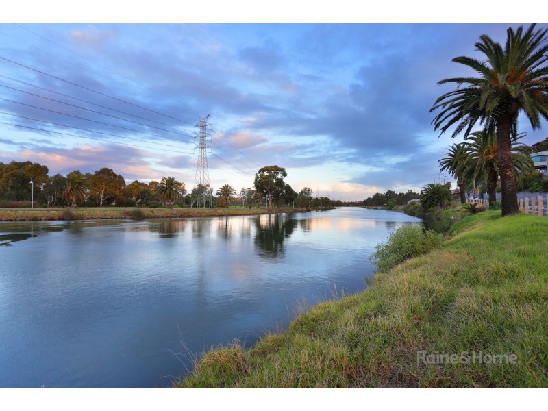 1/8 Hillside Crescent, Maribyrnong VIC 3032