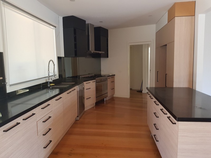 8 Patrick Court, Airport West VIC 3042