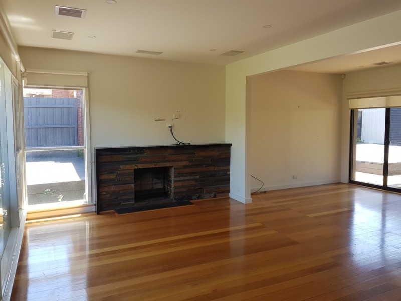 8 Patrick Court, Airport West VIC 3042