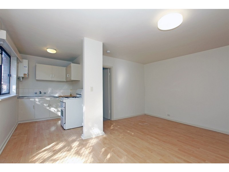 4/93  St Leonards Road, Ascot Vale VIC 3032