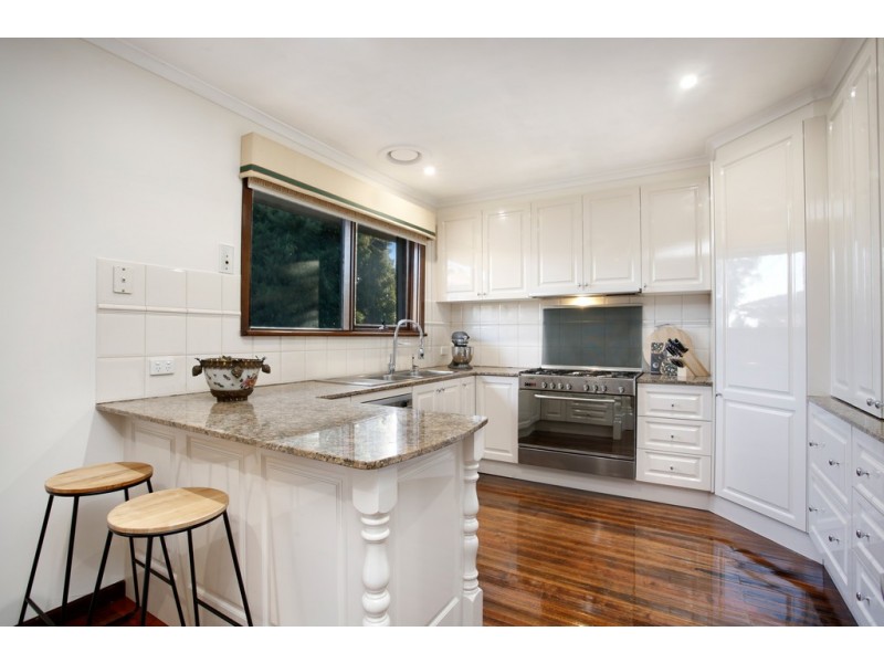 18 Leawarra Crescent, Doncaster East VIC 3109