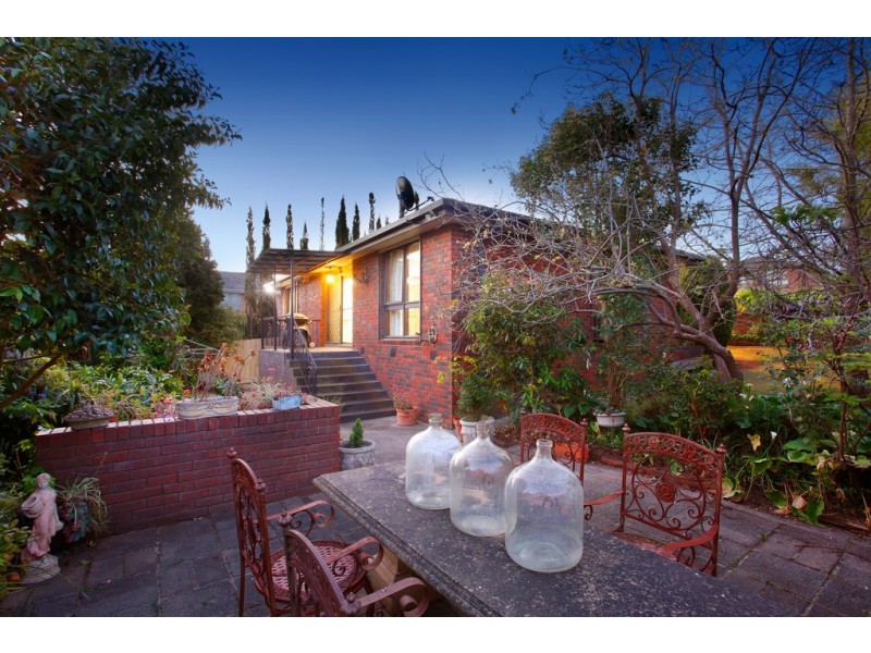 18 Leawarra Crescent, Doncaster East VIC 3109