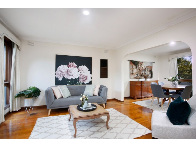 18 Leawarra Crescent, Doncaster East VIC 3109