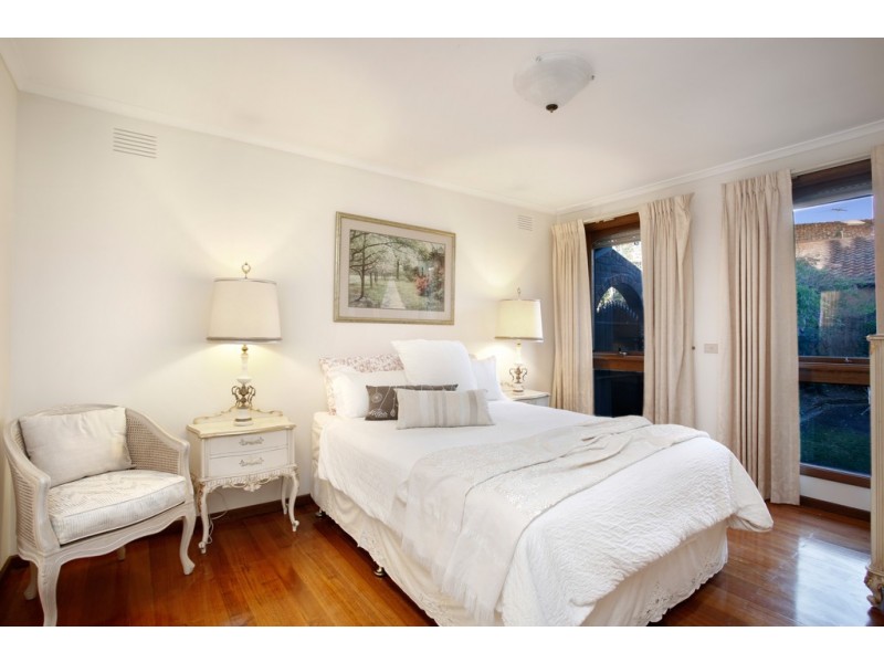 18 Leawarra Crescent, Doncaster East VIC 3109