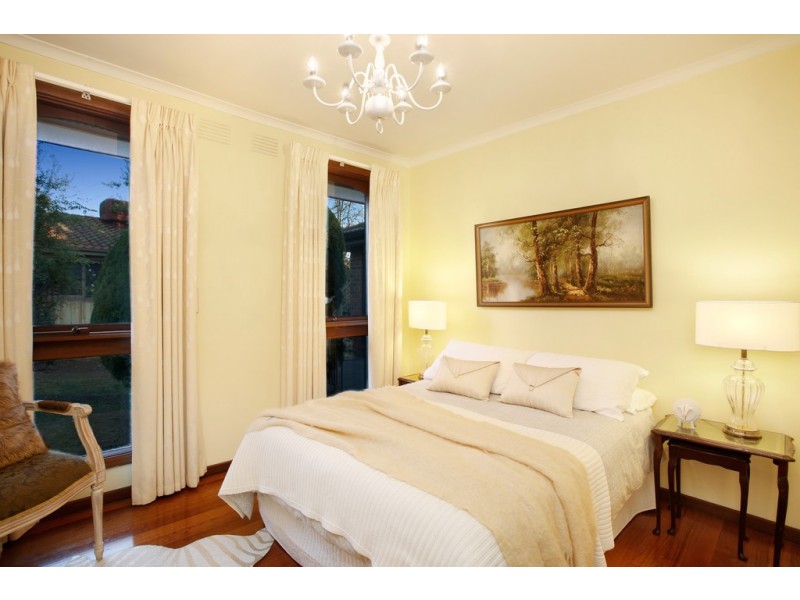 18 Leawarra Crescent, Doncaster East VIC 3109