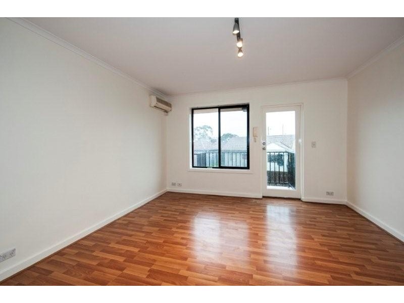 12/9  Churchill Avenue, Maidstone VIC 3012